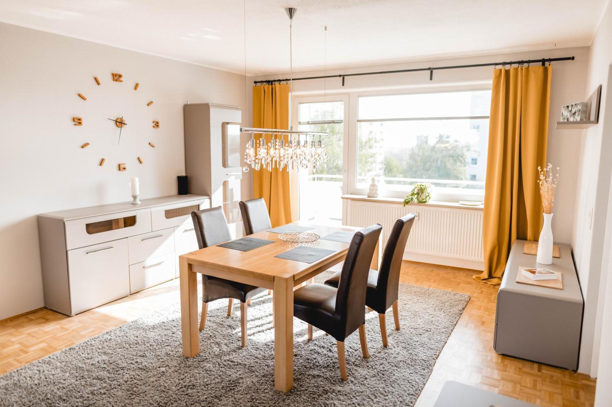 Me Homes - Grosse Moderne Designer-Wohnung Fuer Urlaub Und Business - Mit Kueche, Buero, Balkon Und 2 Parkplaetzen バイロイト エクステリア 写真