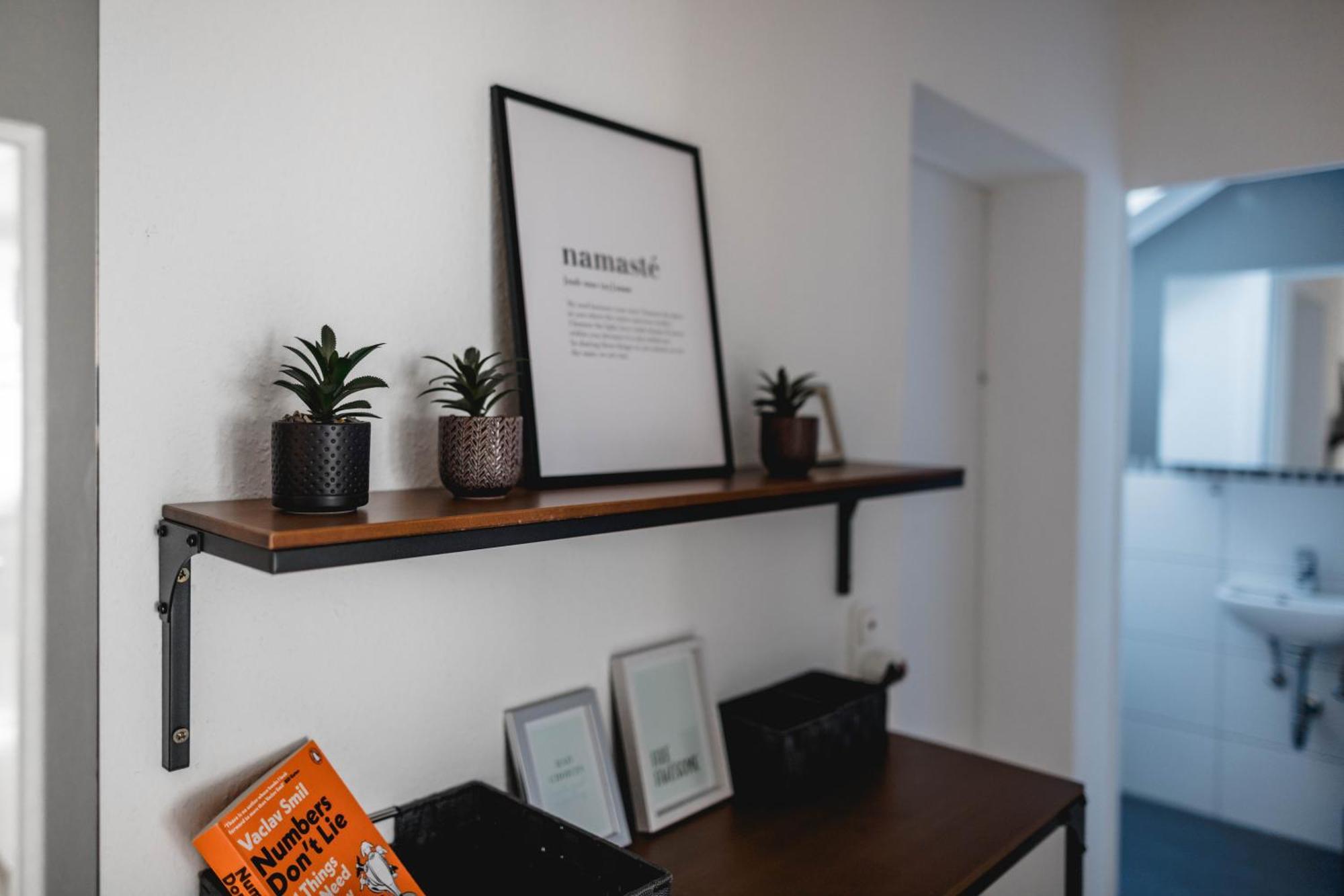 Me Homes - Grosse Moderne Designer-Wohnung Fuer Urlaub Und Business - Mit Kueche, Buero, Balkon Und 2 Parkplaetzen バイロイト エクステリア 写真