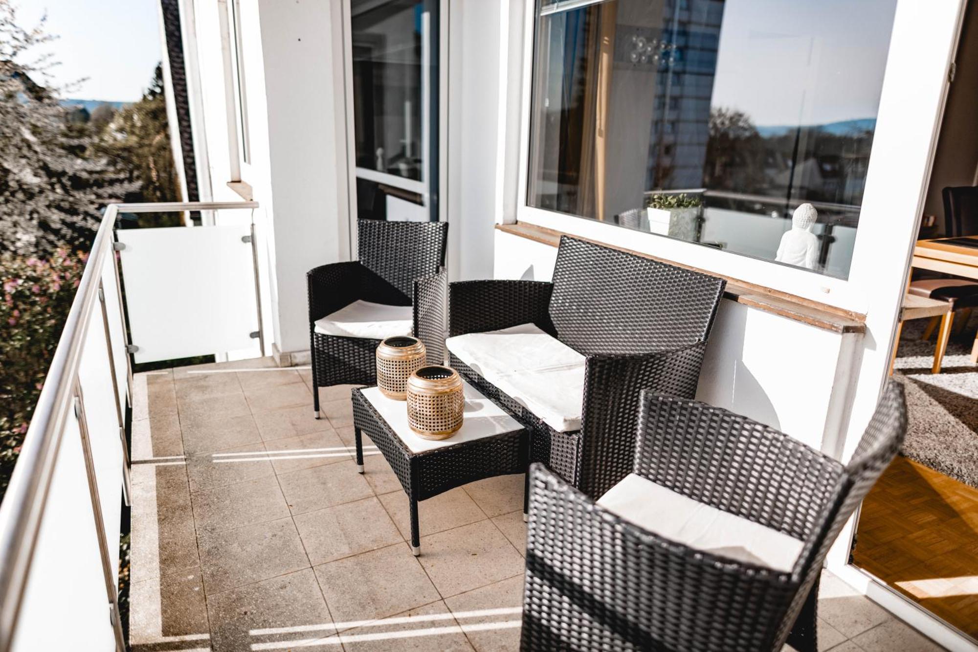 Me Homes - Grosse Moderne Designer-Wohnung Fuer Urlaub Und Business - Mit Kueche, Buero, Balkon Und 2 Parkplaetzen バイロイト エクステリア 写真