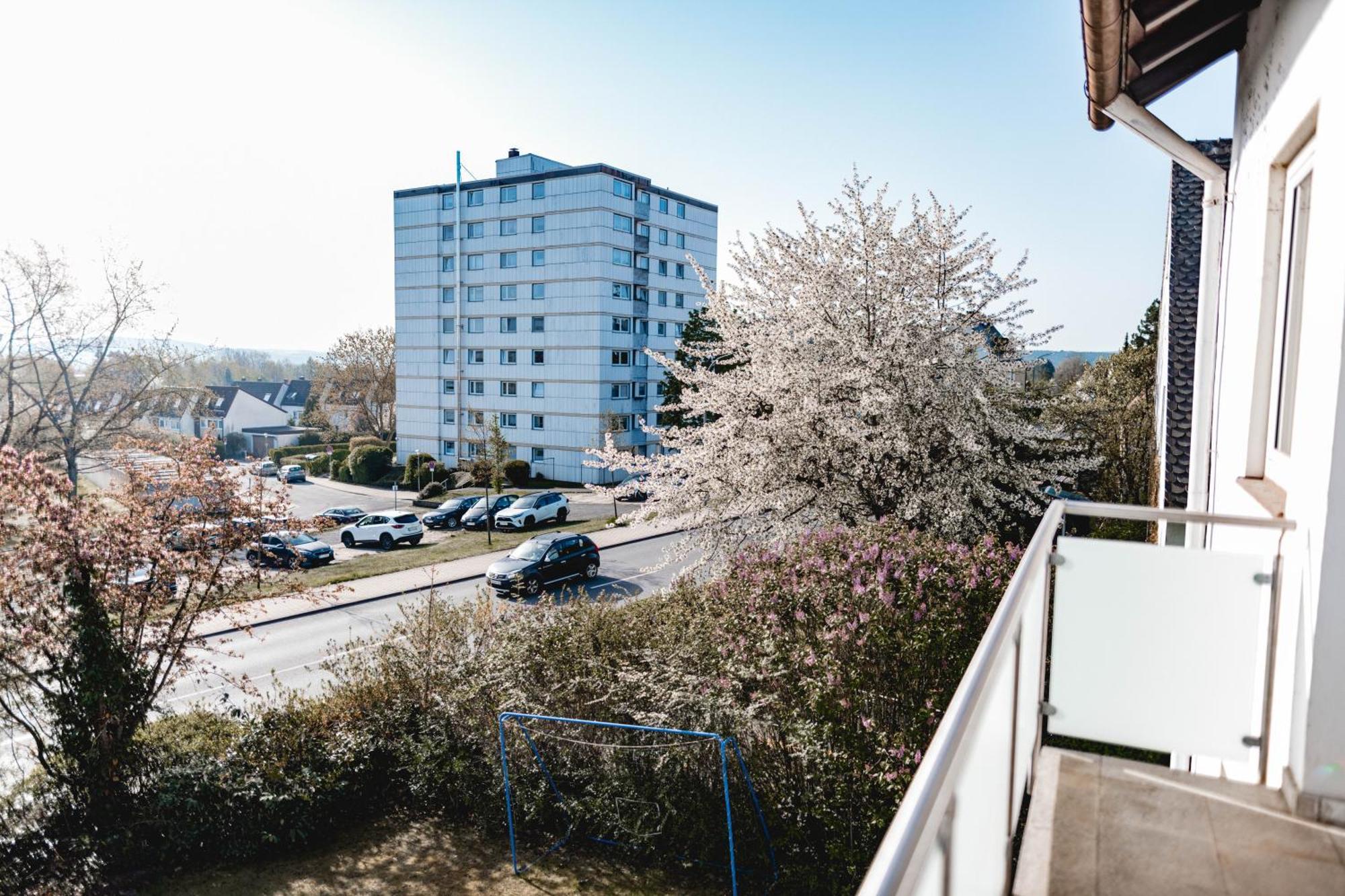Me Homes - Grosse Moderne Designer-Wohnung Fuer Urlaub Und Business - Mit Kueche, Buero, Balkon Und 2 Parkplaetzen バイロイト エクステリア 写真